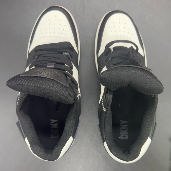 DKNY Women's White and Black Ozone Lace-Up Low-Top SZ9 - Picture 9 of 9